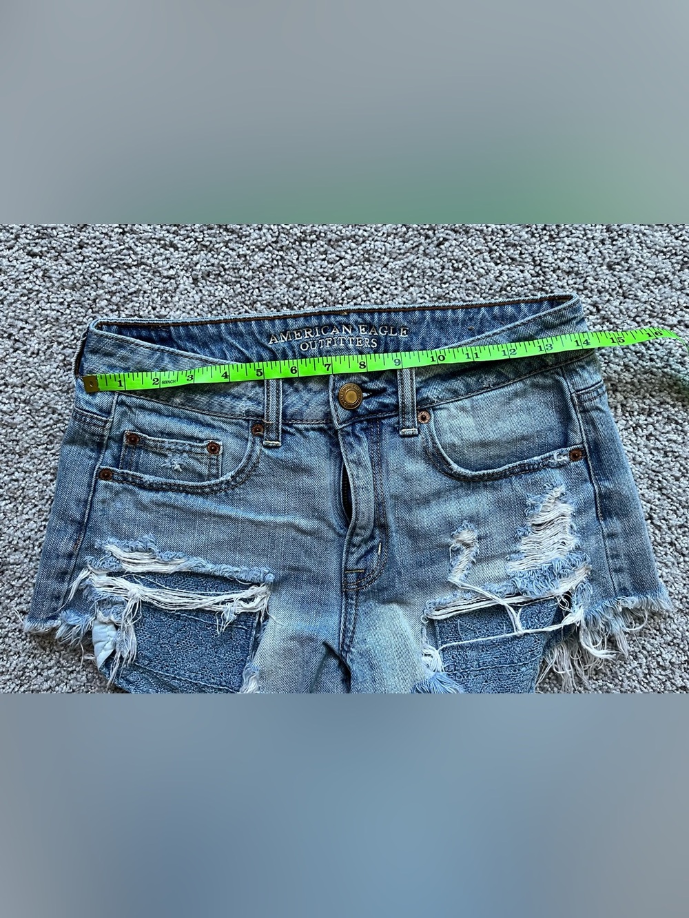 American Eagle Outfitters hi-rise festival light wash distressed jean shorts - Picture 5 of 6